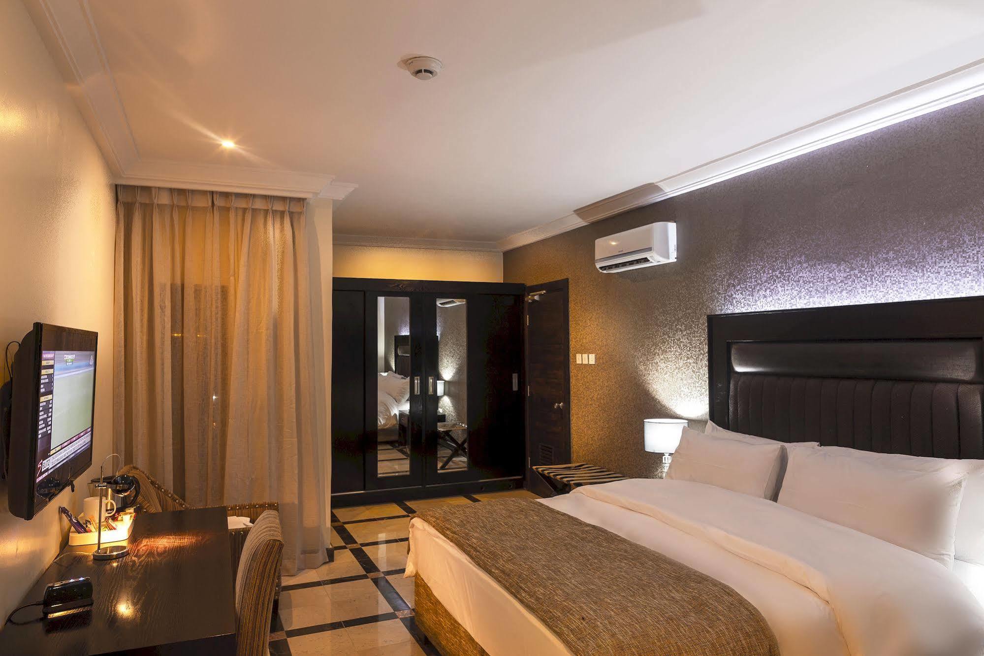 Quo Vadis Hotel Αμπούζα Εξωτερικό φωτογραφία